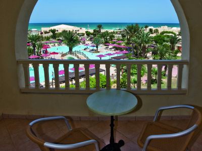 Zimmer mit Terrasse und mit Meerblick im Club Aldiana Djerba Atlantide.