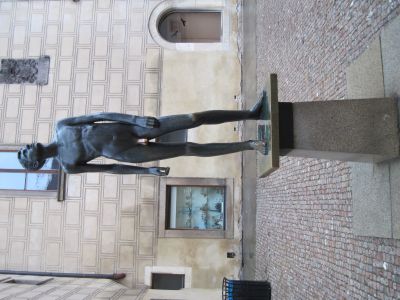 Statue des Jungen mit dem goldenen Penis. Prag.