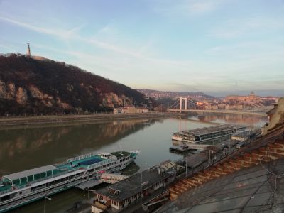 Blick auf Gellertberg und Elisabethbrücke. Budapest.