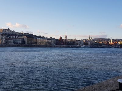 Blick auf die Fischerbastei und Matthiaskirche. Budapest.