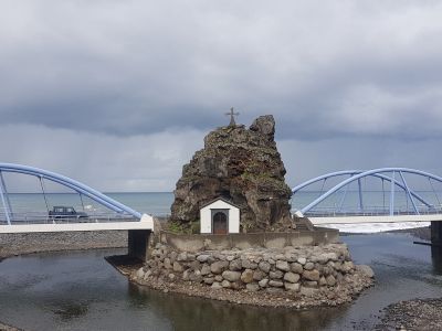 Sao Vicente Kapelle und die Blaue Brücke. Madeira.