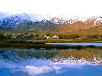 Himalaya-Panorama im nordindischen Bundesstaat Ladakh