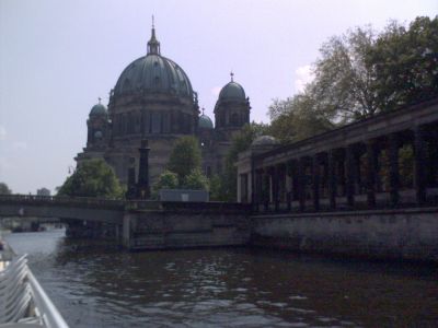 Der Berliner Dom. Ansicht von der Spree.