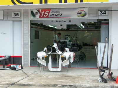 Boxengasse von Sergio Perez beim Großen Preis von Ungarn 2012 auf dem weltberühmten Hungaroring.