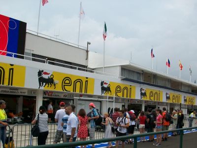 Die Boxengasse beim Großen Preis von Ungarn auf dem weltberühmten Hungaroring 2012.