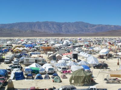 Ein besonderes Festival findet mitten der Wüste von Nevada statt: Das Burning Man Festival.