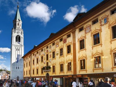 Das alte Rathaus von Cortina d`Ampezzo. Das Rathaus liegt in der Promenade Corso Italia 83.