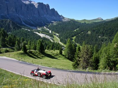 Ein glücklicher Südtirol Classic-Teilnehmer bei der alljährlichen „Dolomitenfahrt“.