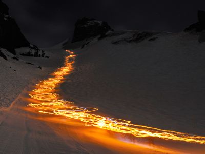 Die längste Fackelabfahrt der Welt vom Titlis-Gletscher ist 12 Kilometer lang.