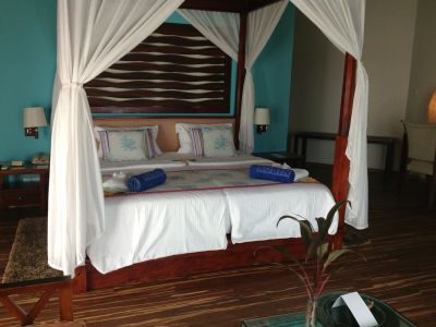 Betten in den Gäste-Bungalows des ROBINSON Club Maldives/Malediven.