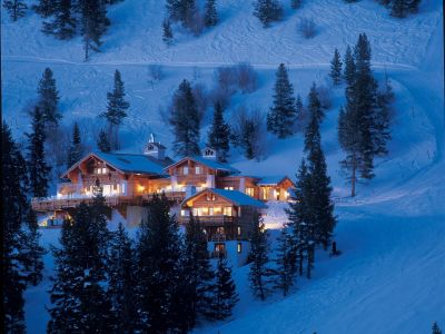 Tiroler Architektur in Vail: der Game Creek Club mit abends öffentlich zugänglichem Restaurant.