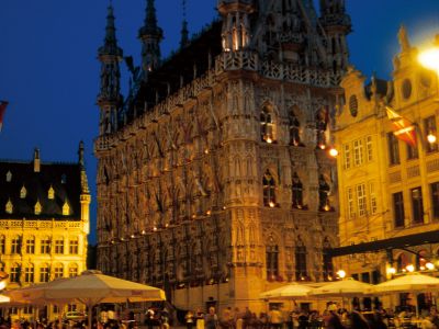 Grote Markt in Leuven bei Nacht.