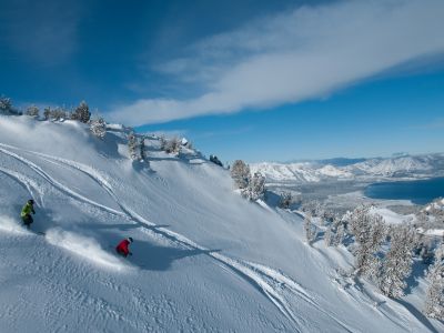 Wintersport unter der Sonne Kaliforniens in Heavenly mit Blick auf den Lake Tahoe – ein himmlisches Vergnügen.