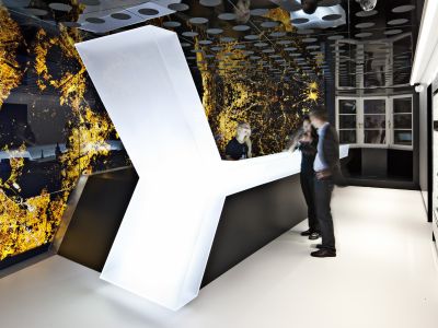 Im ersten Obergeschoß befindet sich THE BAR.