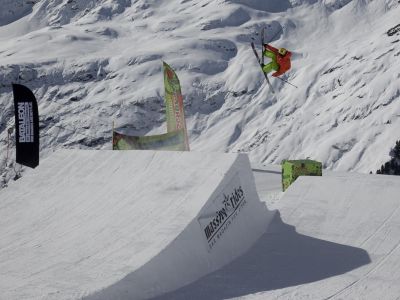 „Kirschbaum Battle“ im Stanton-Park am Rendl in St. Anton am Arlberg.
