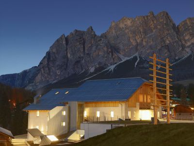 Kongresszentrum Cortina. Die Alexander Girardi Hall (Centro Congressi Alexander Girardi di Cortina d’Ampezzo).