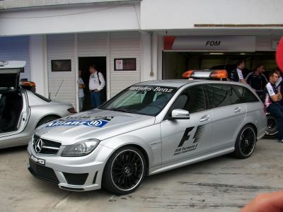 Das Medical Car beim Formel Eins-Rennen auf dem weltberühmten Hungaroring 2012 - Der Mercedes C63 AMG.