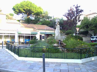 Brunnen am Eingang der Innenstadt.