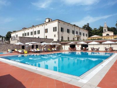 Schwimmbad des Palazzo Arzaga Hotel SPA & Golf Resort.
