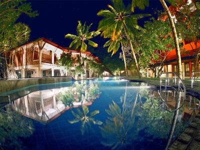 Pool im Barberyn Reef Ayurveda Resort Beruwela.