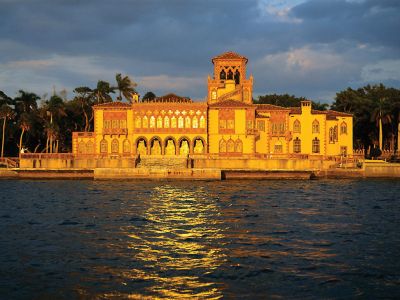 Das berühmte Ringling - Gebäude (Ca' d'Zan) mit dem nahegelegenen Kunstmuseum in Sarasota.