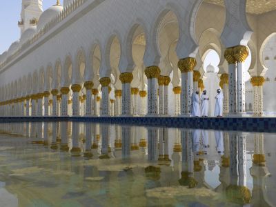 Die Schaich-Zayid-Moschee (engl. Sheikh Zayed Mosque) in Abu Dhabi.