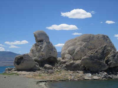 Stein Mutter am Pyramid Lake in Nevada.