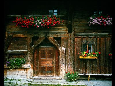 Der Blickfang im Ortszentrum von St. Anton am Arlberg: das historische Thönihaus.