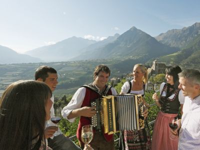 Zünftiges Törggelen mit Musik in Schenna.