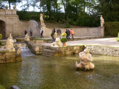 Wassertreppe im Park vom Schloss Hellbrunn.
