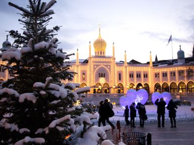 Hotel Nimb im Tivoli /Dänemark. Es wurde im Stil eines indischen Palastes erbaut und glänzt besonders in der Weihnachtszeit als eines der Attraktionen in Tivoli.