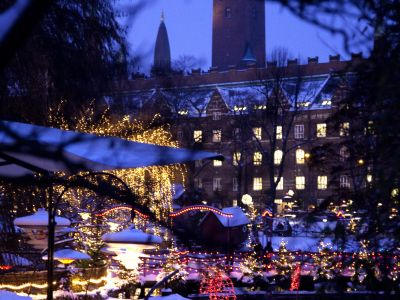 Weihnachten in Tivoli bei Nacht.