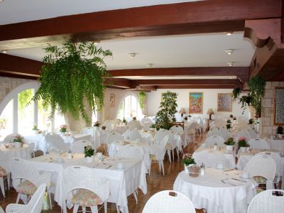 Eines der Restaurants (Wintergarten) vom Hotel Bon Sol in Illetas/Mallorca.