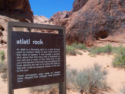 Valley of Fire in Nevada mit dem atlatl rock.