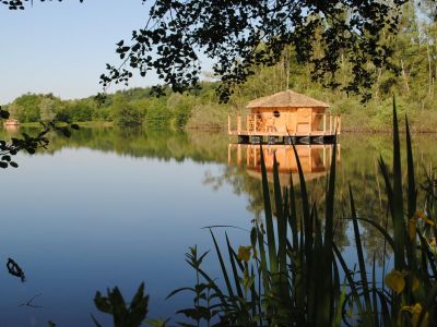 Ausgezeichnet von GEO Saison: Baumhäuser und schwimmenden Hütten