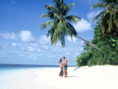 Strand einer maledivischen Insel.