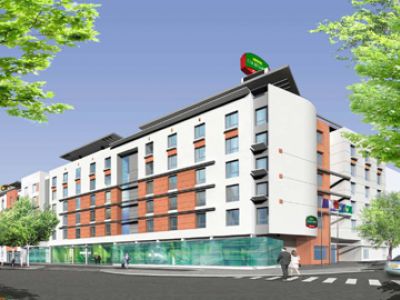 Gleich dreifache Expansion in Frankreich: