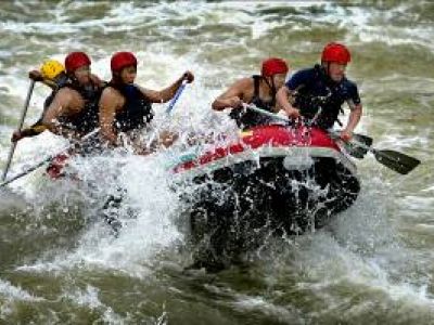 Wildwasser und fliegende Fische