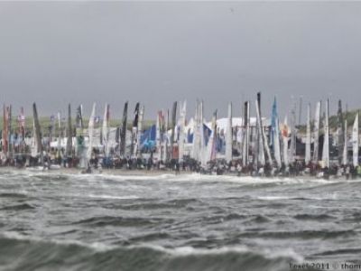 Weltgrößte Katamaran-Regatta vor der Küste von Texel