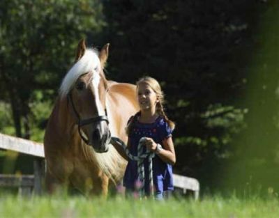 Erlebnis für Kids: Reiten in den Ferien