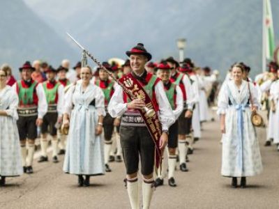 Von Almenfest bis Unkräutermarkt: