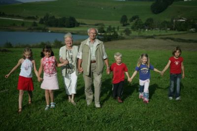 Mit Opa und Oma in den Kuhstall