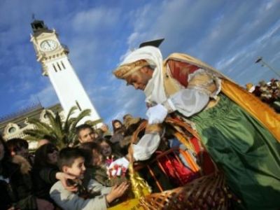 Neujahr und die Heiligen Drei Könige typisch spanisch feiern: